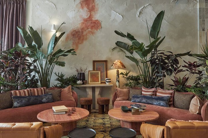 Lobby lounge