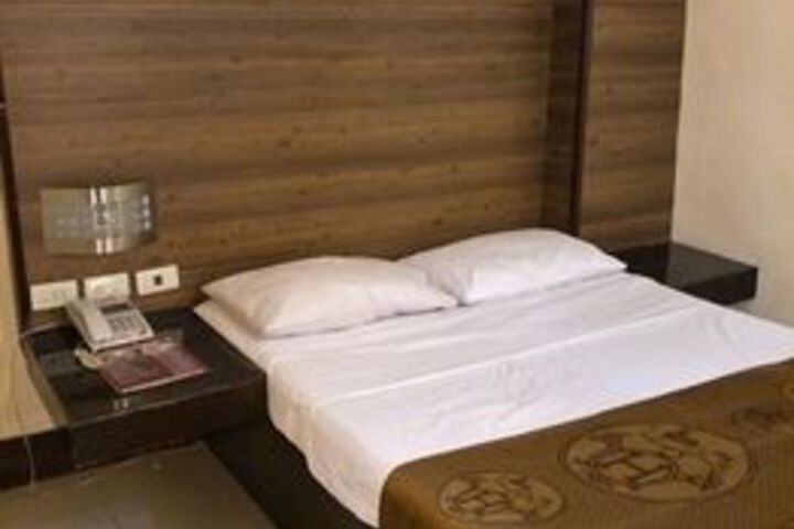 Room 9 of 20