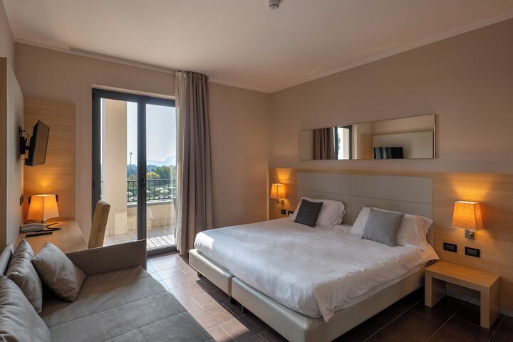 Room 44 of 176