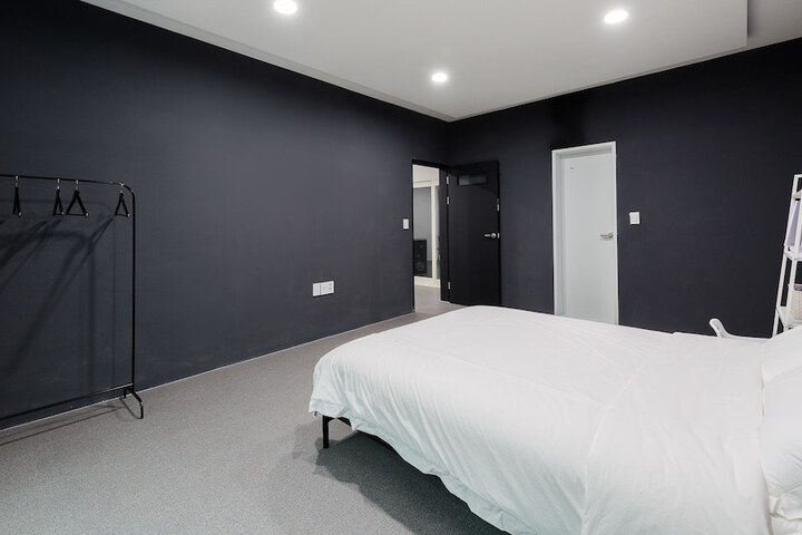 Room 10 of 125