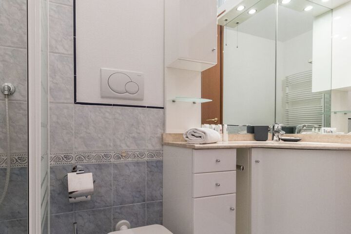 Room 4 of 25