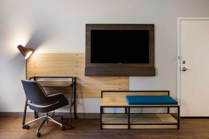 2 Queen Beds with Walk in Shower (3 of 12)