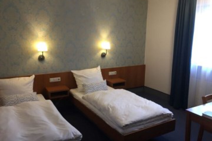 Room 8 of 22