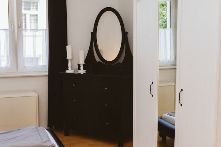 Room 4 of 25
