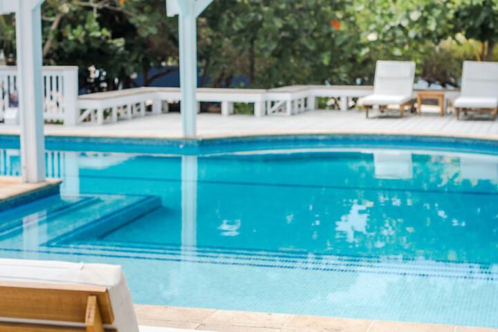 Pool 33 of 66