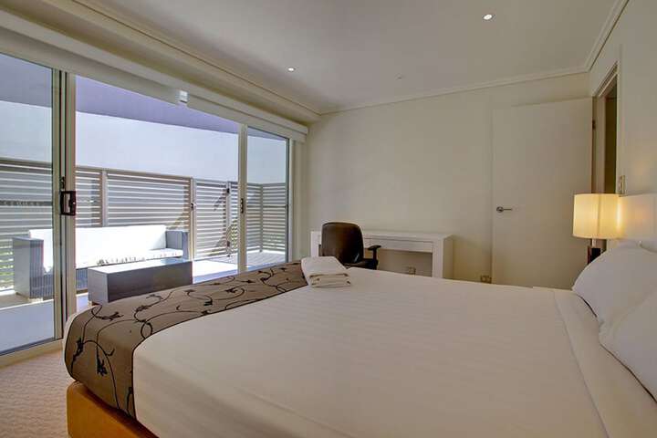 Room 12 of 127