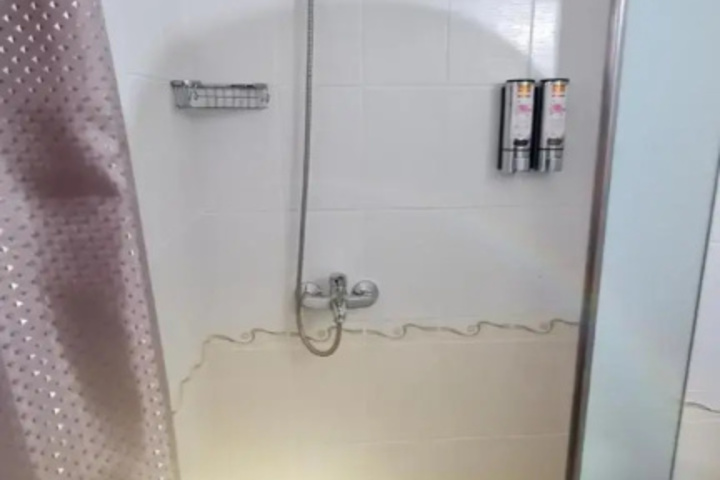 Room 5 of 11