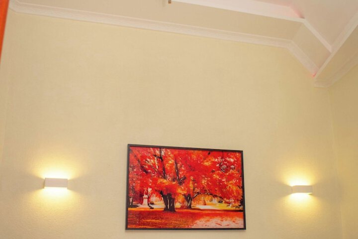 Room 3 of 18