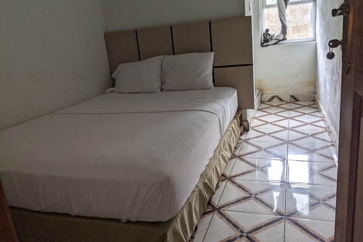 Room 11 of 36