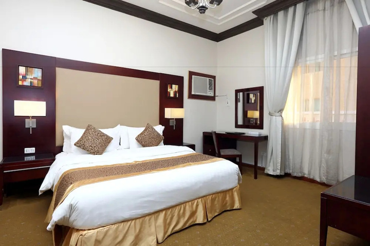 Room 6 of 25