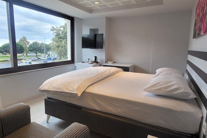 Room 13 of 19