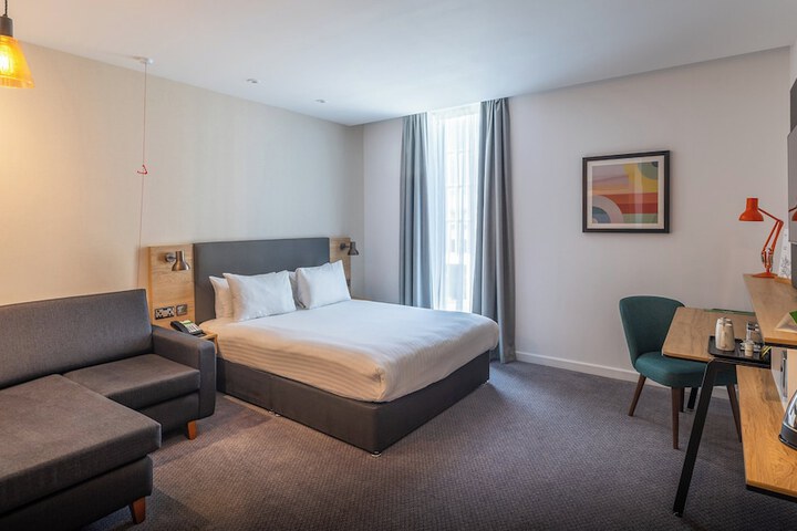 Room 14 of 62