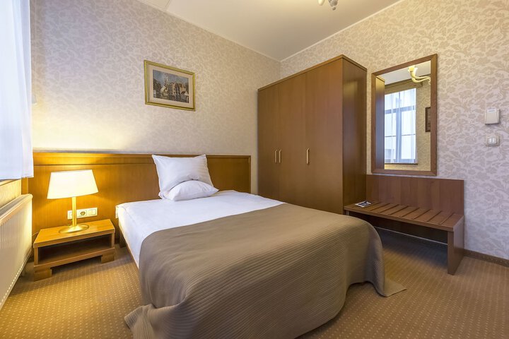 Room 8 of 69