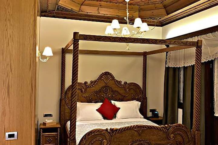 Room 30 of 97