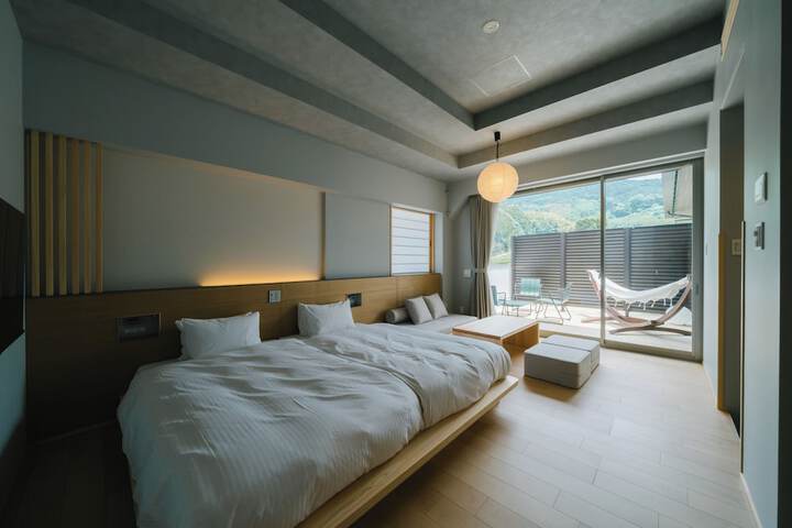 Room 3 of 43