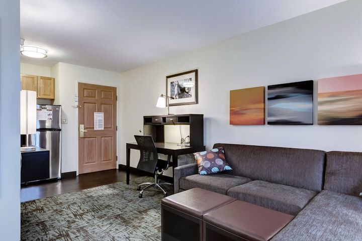 1 Queen 1 Bedroom Suite Comm Mobility Accessible (37 of 39)