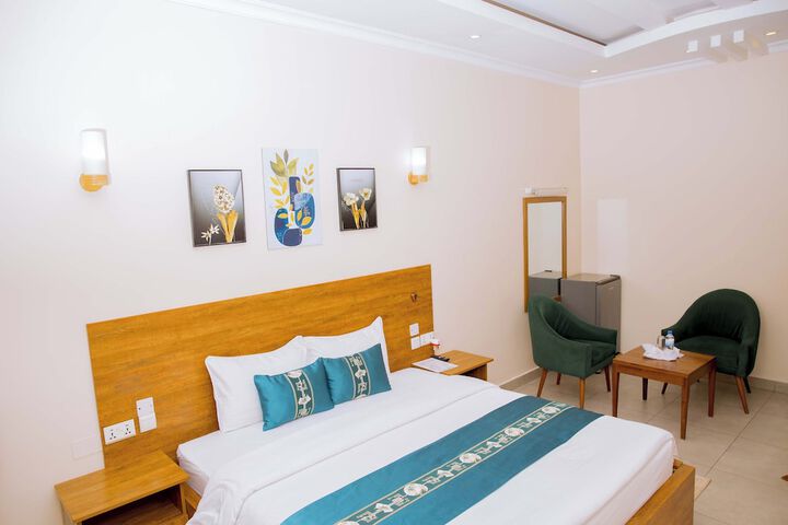 Room 10 of 37