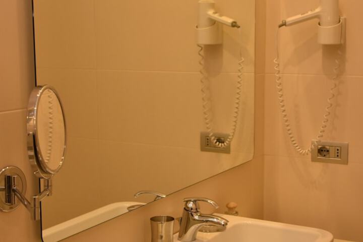 Room 30 of 44
