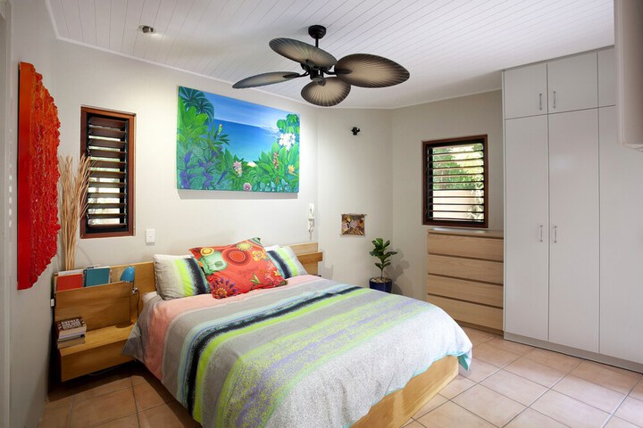 Room 4 of 52