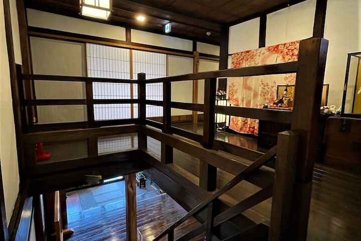Room 12 of 37