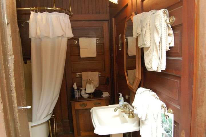 Room 12 of 23