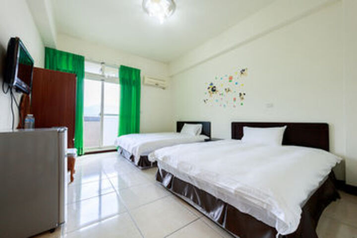 Room 4 of 18