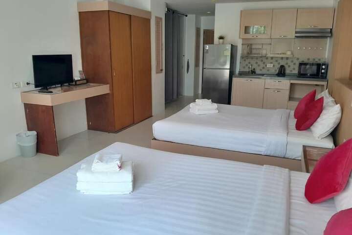 Room 13 of 36