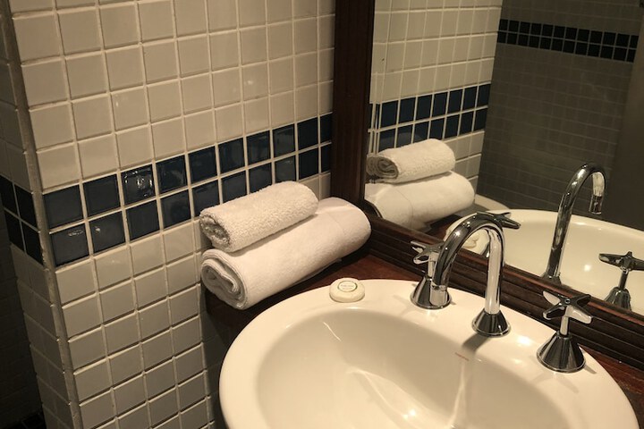 Room 25 of 44