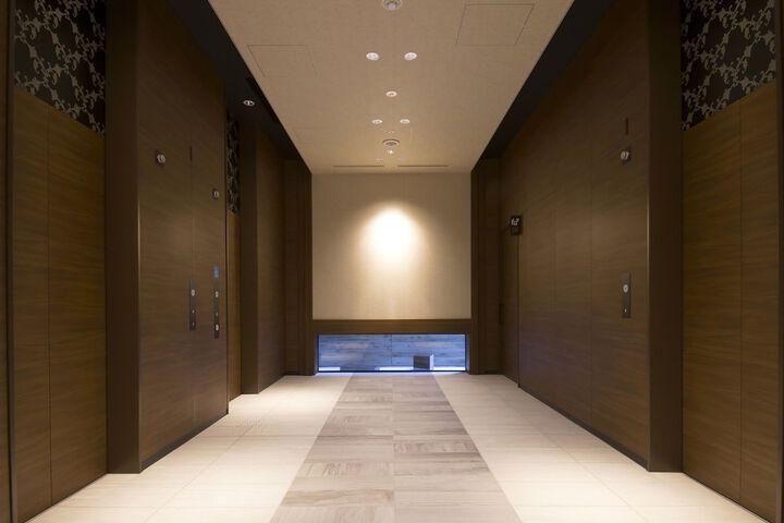Ballroom/Hall 25 of 28