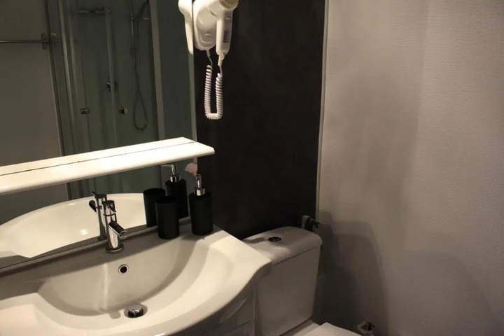 Room 7 of 15