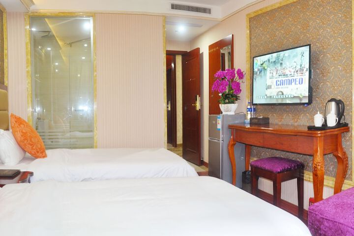 Room 13 of 20