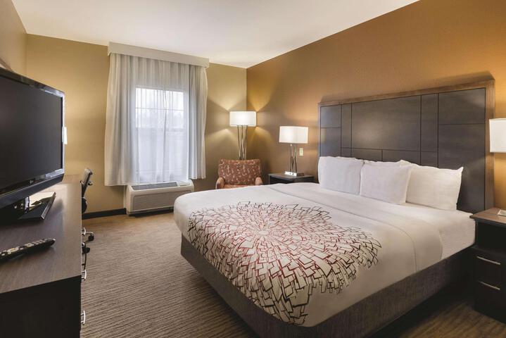 2 Queen Beds (6 of 13)