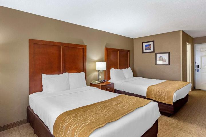 1 Queen Bed (14 of 21)
