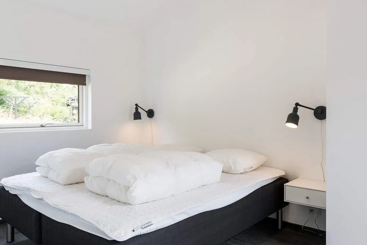Room 5 of 16