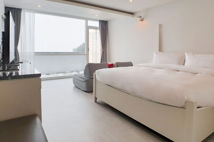 Room 5 of 17