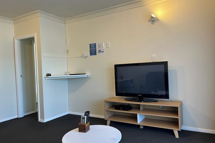Room 6 of 75