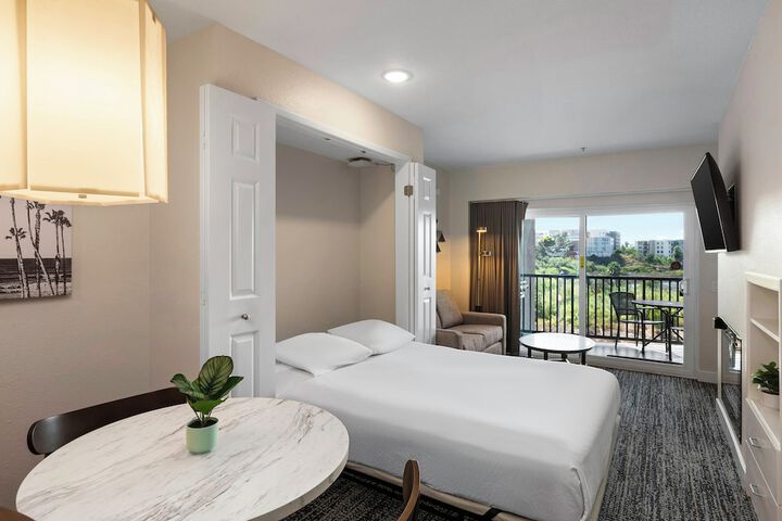 Room 10 of 38
