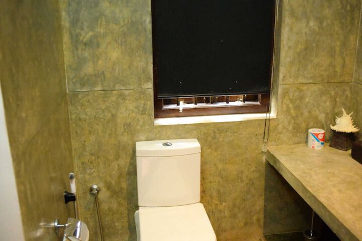 Room 10 of 27