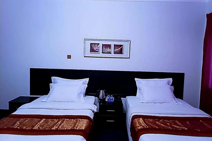 Room 4 of 16
