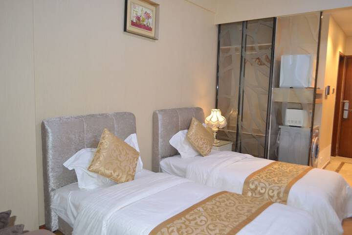 Room 9 of 16
