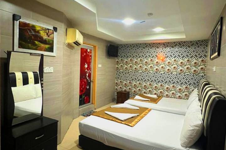 Room 12 of 25