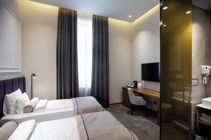 Room 13 of 50