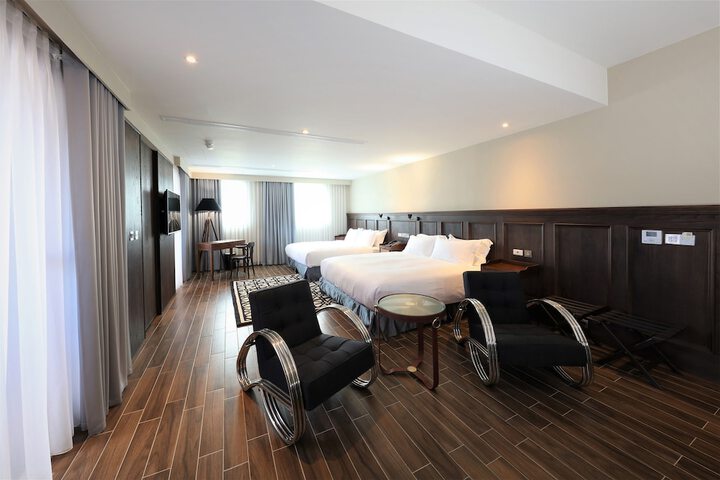 Room 143 of 243