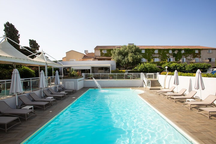 Hotel Pool