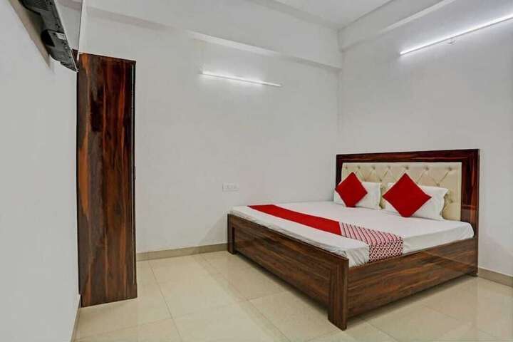 Room 2 of 6