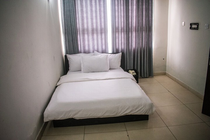 Room 25 of 89