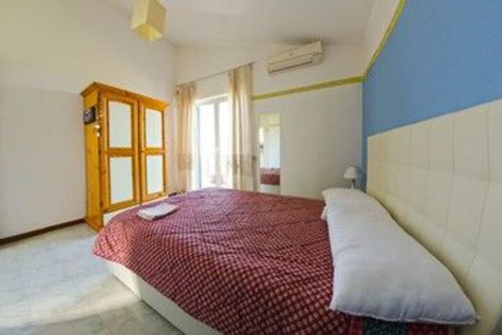Room 8 of 22