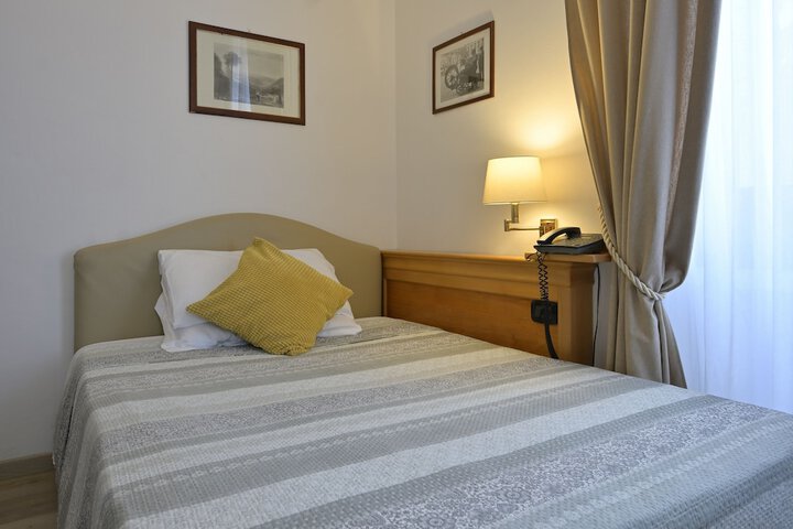 Room 12 of 29