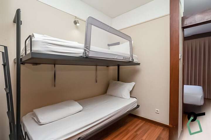Room 15 of 34