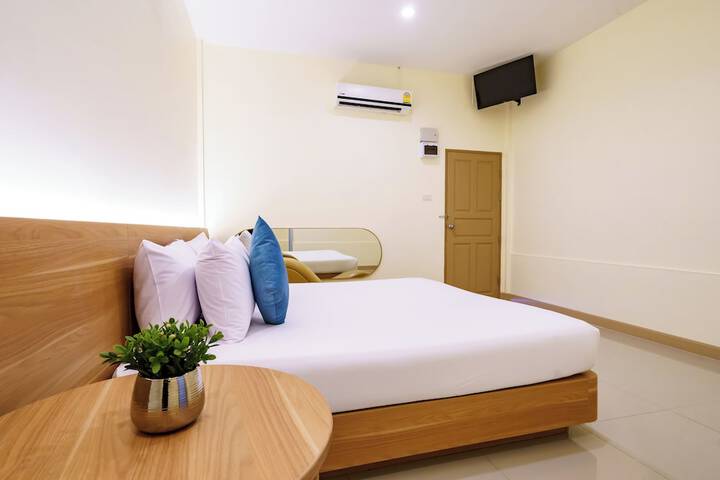 Room 7 of 19
